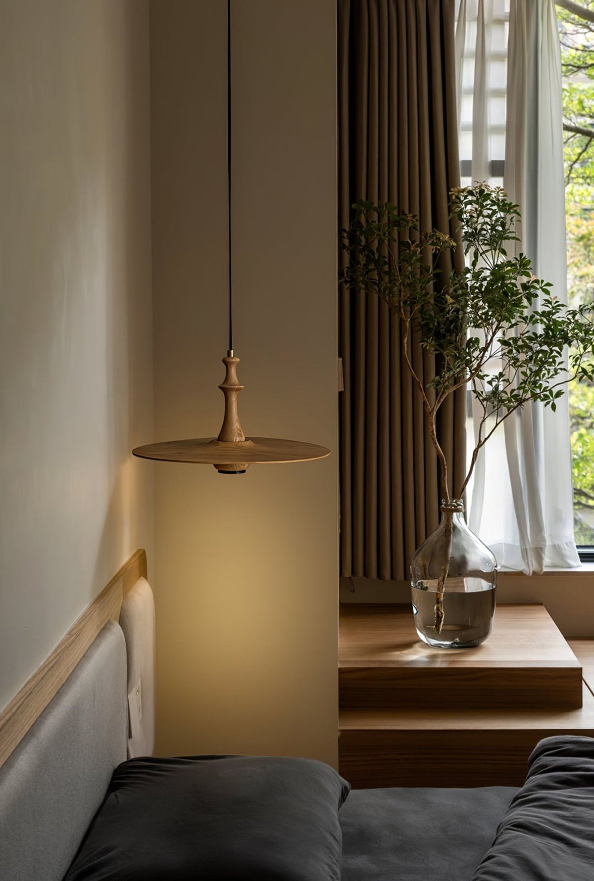 Spindle houten hanglamp met draaiend ontwerp