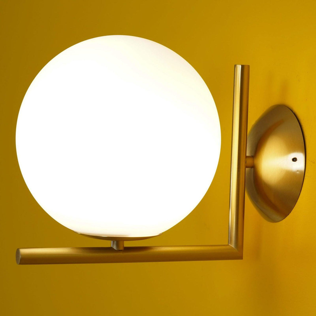 Joanna moderne minimalistische wandlamp van melkglas