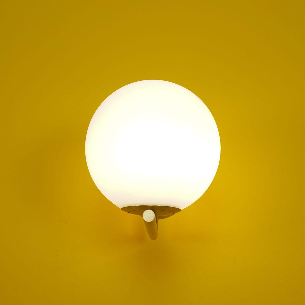 Joanna moderne minimalistische wandlamp van melkglas