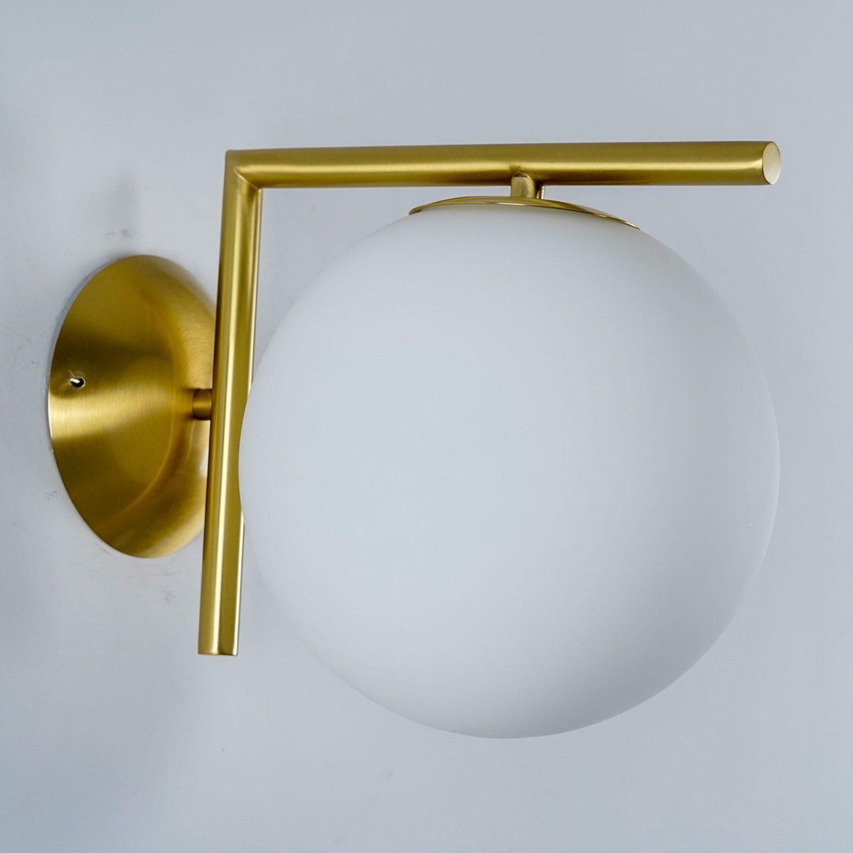 Joanna moderne minimalistische wandlamp van melkglas