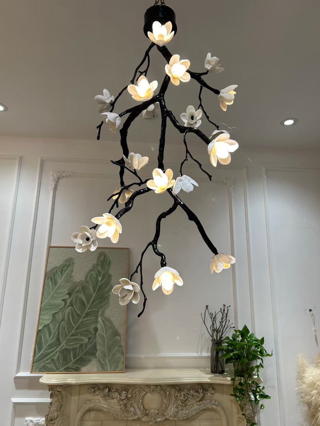 Rae kroonluchter met zwarte takken en bloemen
