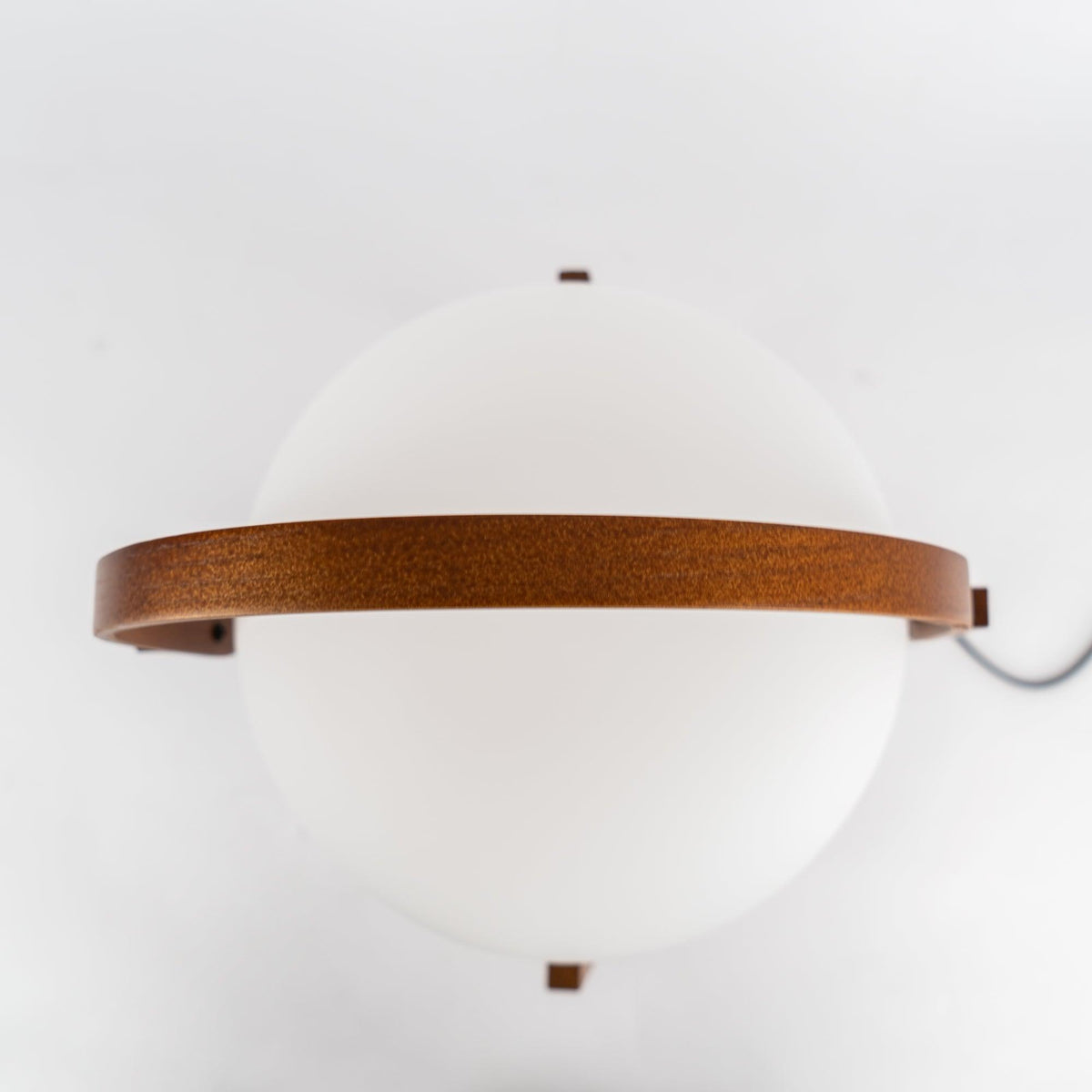 Lethra tafellamp van hout en glas