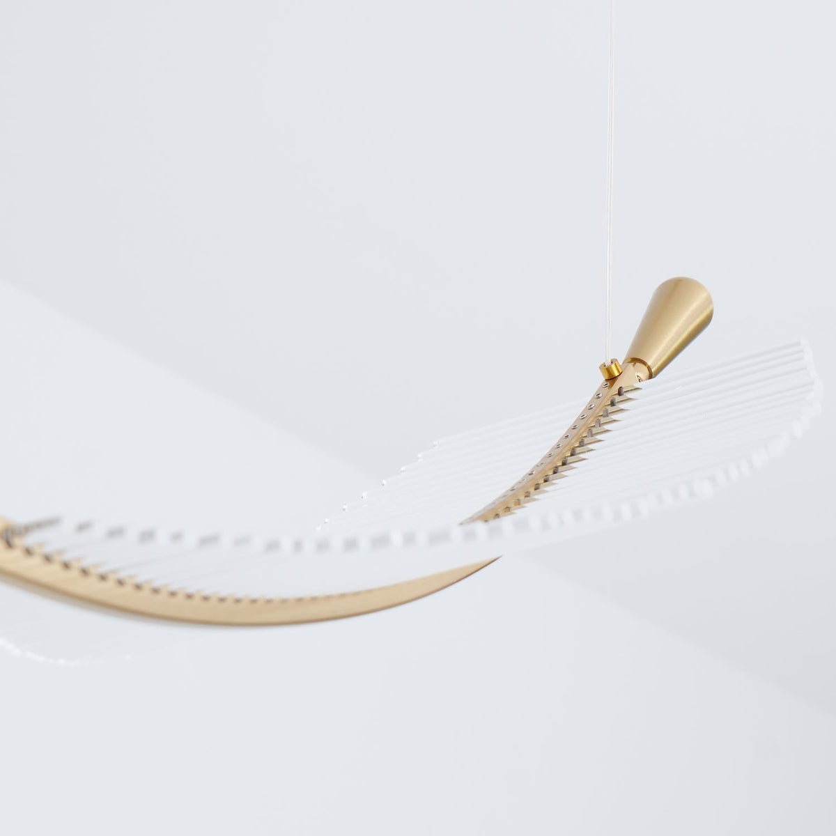 Kuo Kroonluchter Leaf Acryl Goud Elegante Moderne