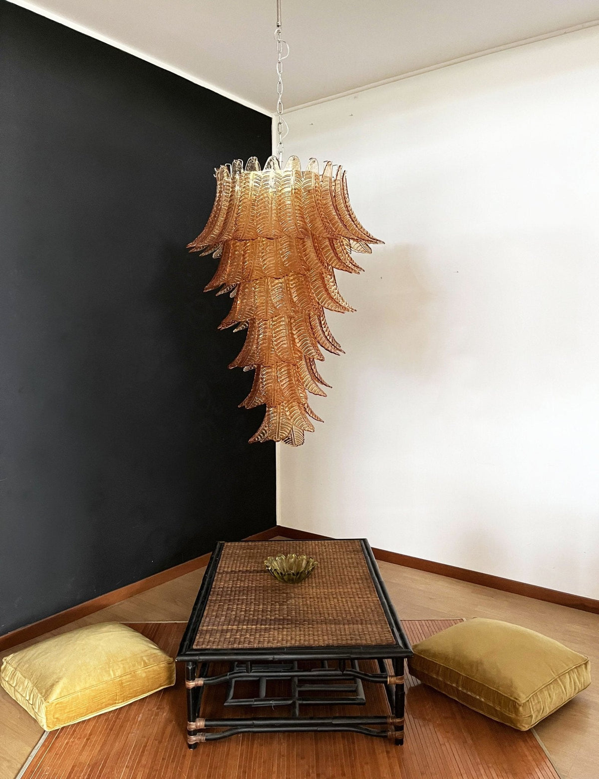 Celielle kroonluchter van amberkleurig glas met bladeren, gelaagd statement kunstwerk