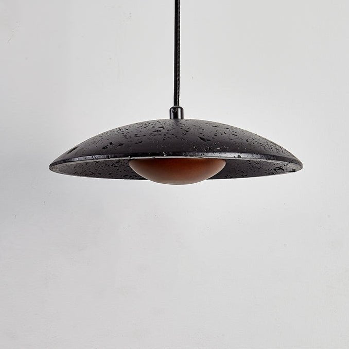 Noreeria hanglamp in zwart travertin en donker walnoot