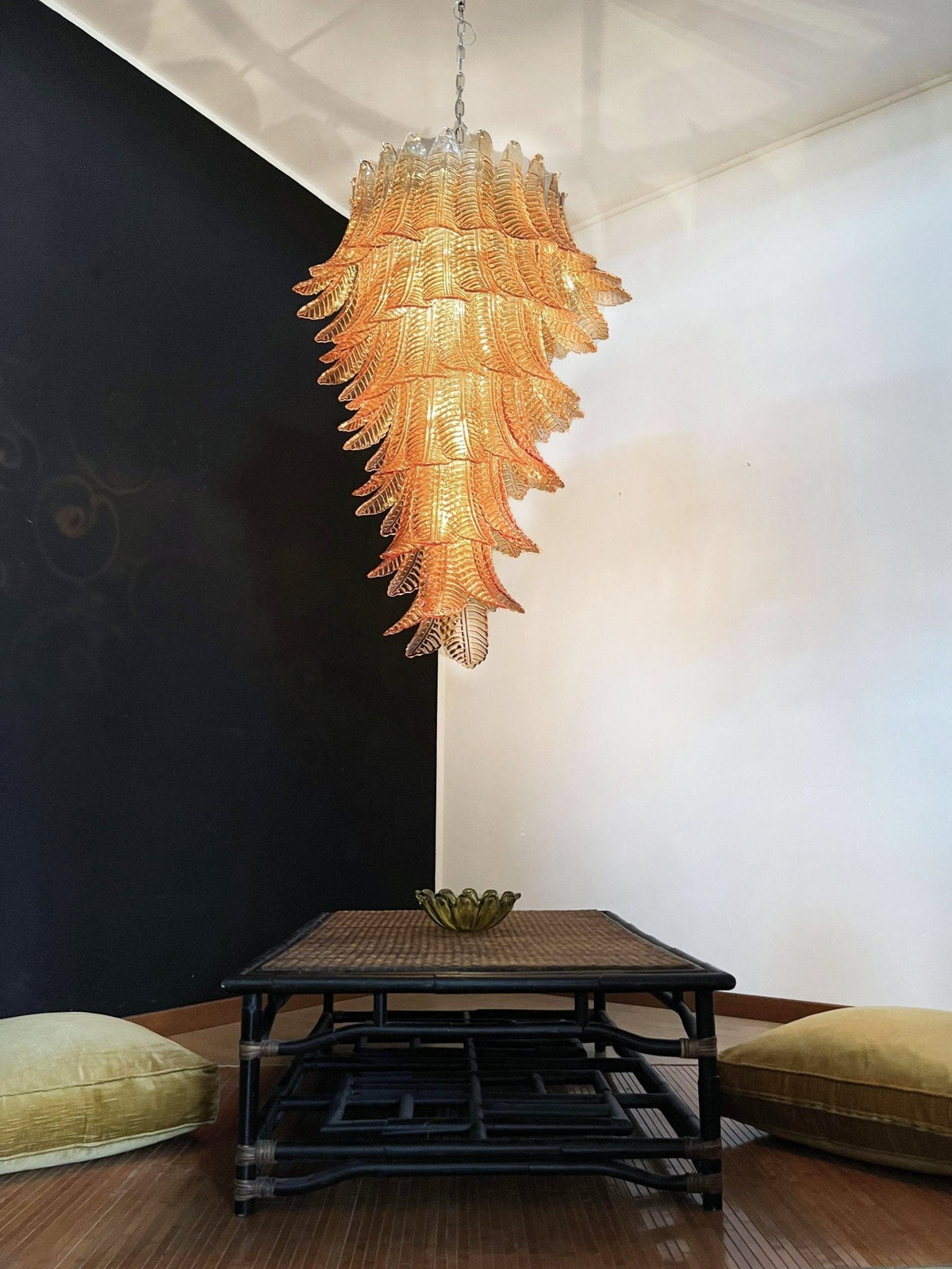 Celielle kroonluchter van amberkleurig glas met bladeren, gelaagd statement kunstwerk