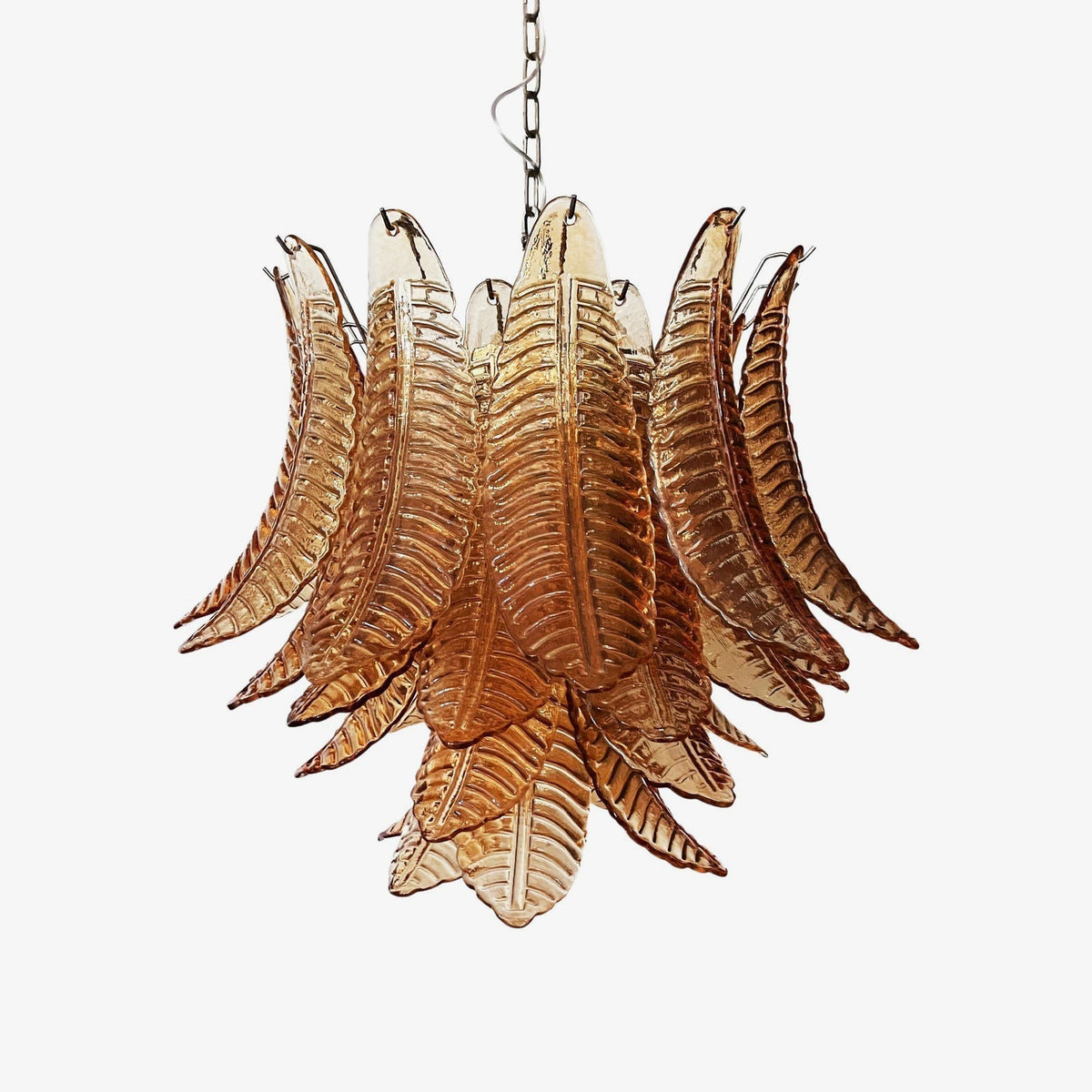 Lioreelle kroonluchter van glas met amberglasbladeren, gelagen Venetiaanse elegantie