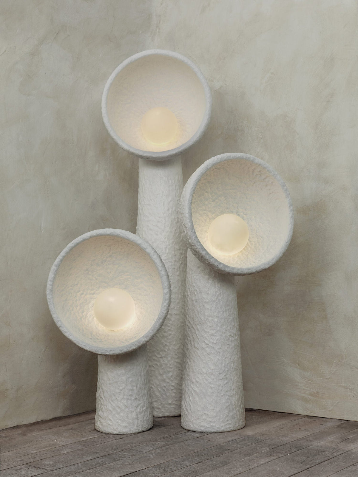 Ernionis Textured keramische vloerlamp