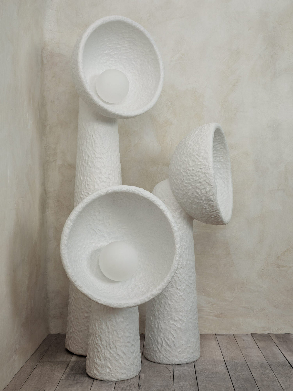 Ernionis Textured keramische vloerlamp
