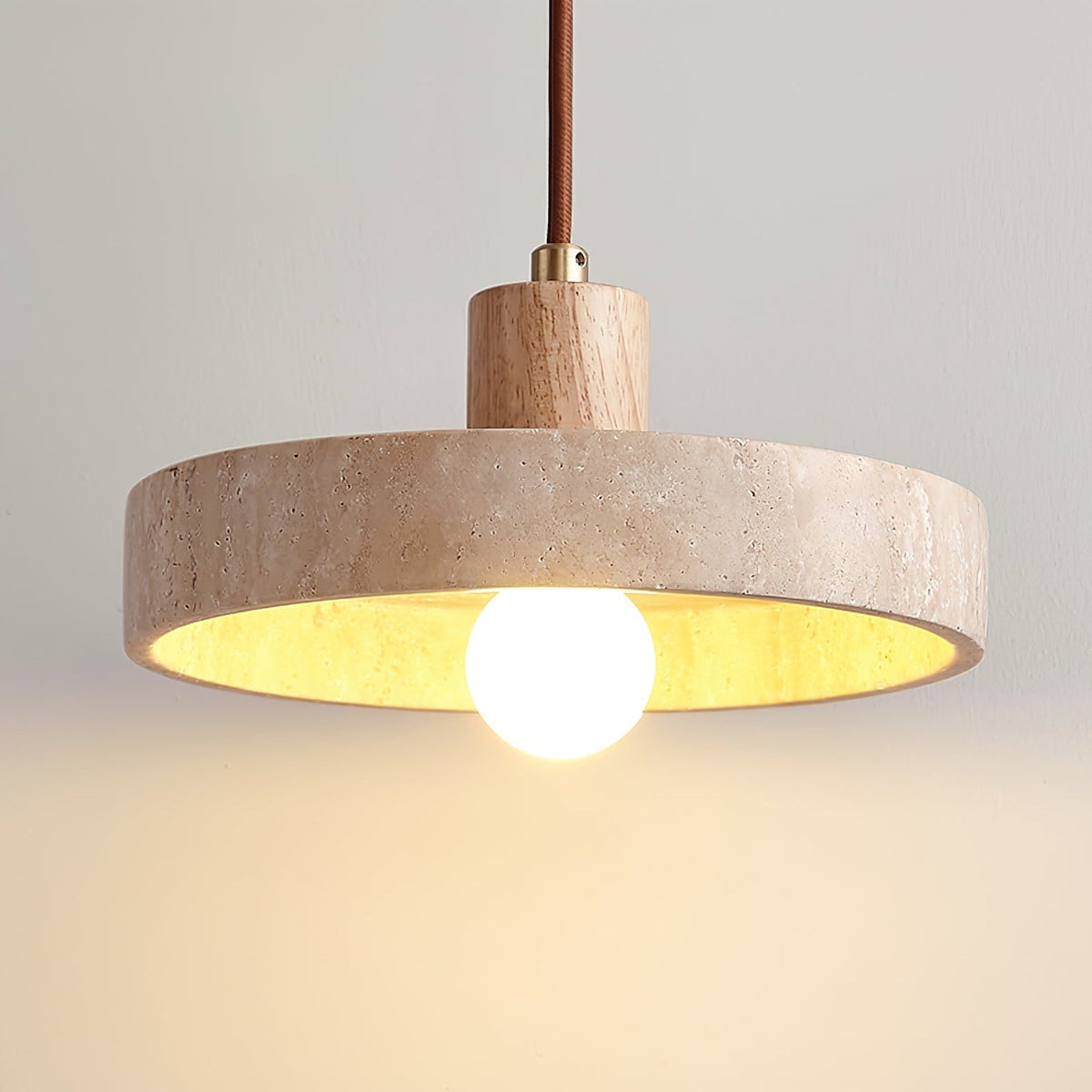 Evvynor hanglamp met travertinring en walnoothout