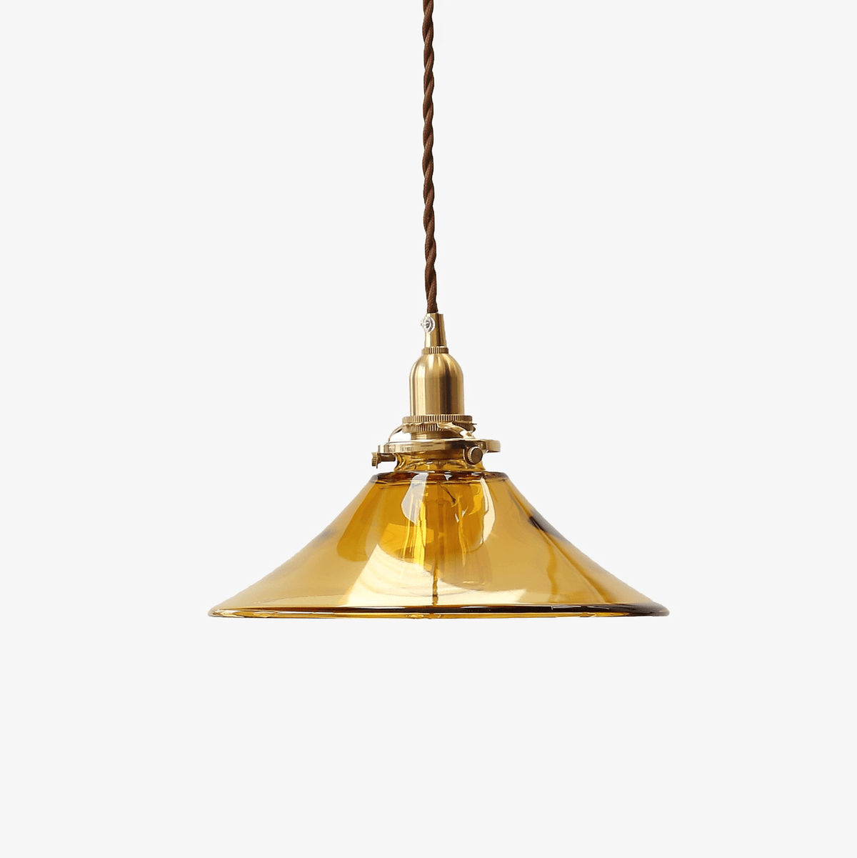 Pila hanglamp met amberkleurig glas en messing voor de eetkamer