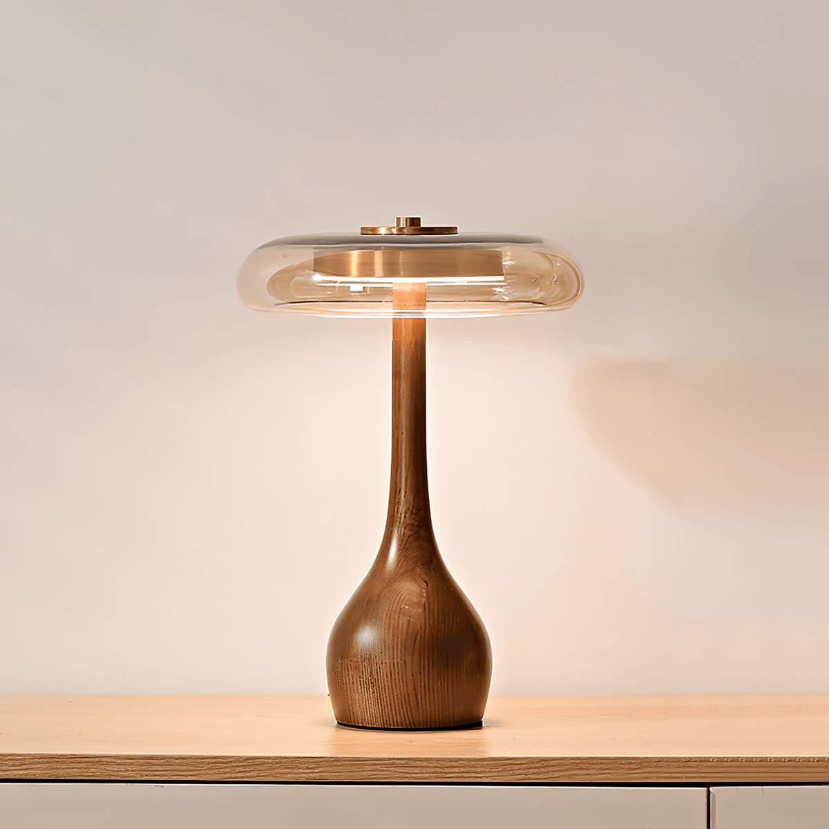 Bux Moderne tafellamp van walnoothout