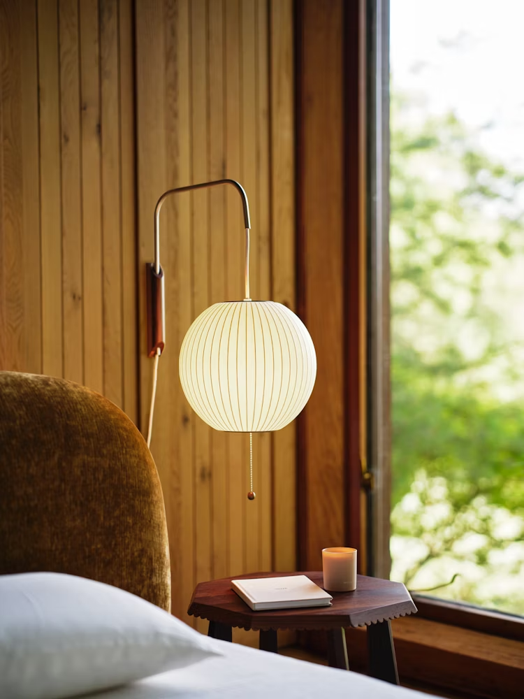 Aldinira wandlamp walnoot bal