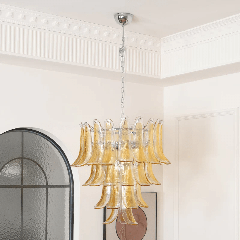 Liorisissa kroonluchter met gelaagde Murano-glasbloemblaadjes in amberkleur