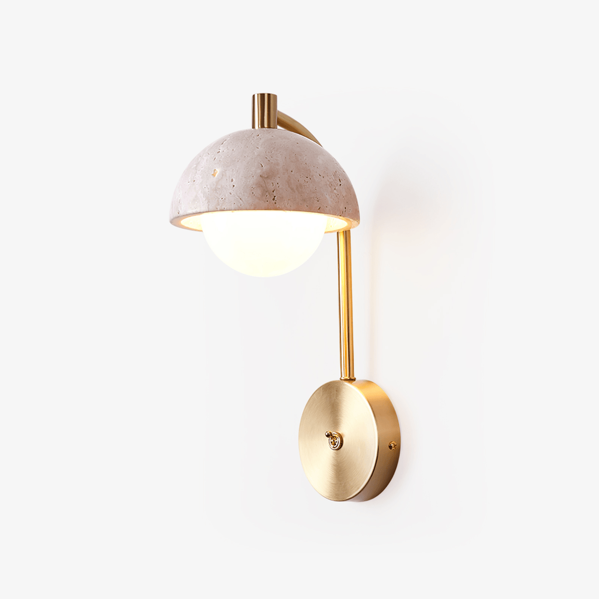 Seraaya wandlamp in geel travertin met goudkleurige afwerking