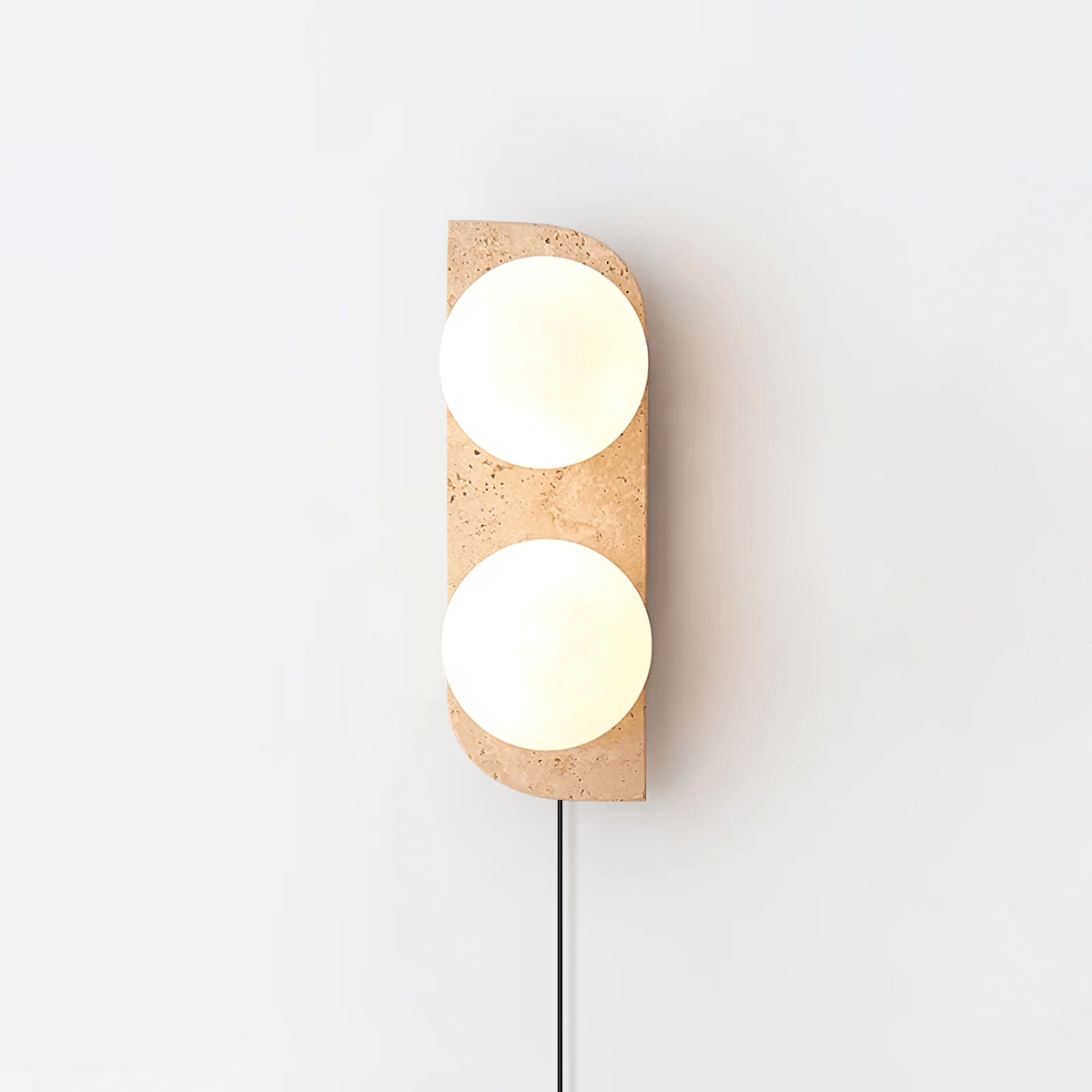 Serearia Minimalistische wandlamp van geel travertin met stekker