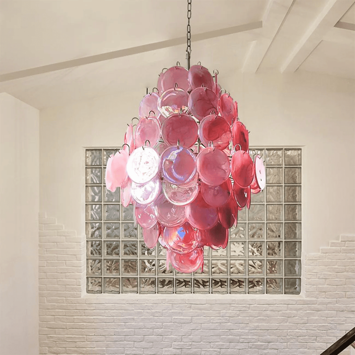 Eirarine kroonluchter met handgemaakte roze Murano-glasplaten