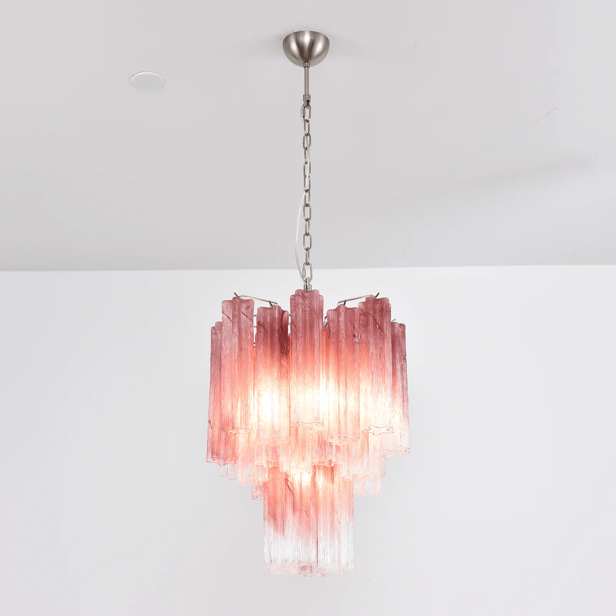 Veluora kroonluchter met roze-naar-kleureloos gradient Murano-glas in lagen
