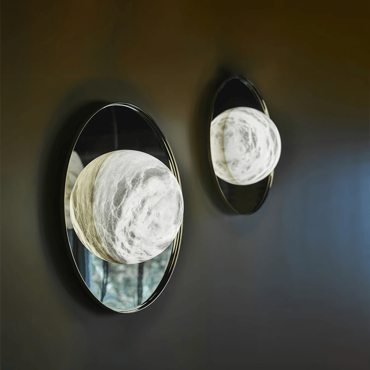 Nivereria Moderne wandlamp van albast met goudkleurige afwerking