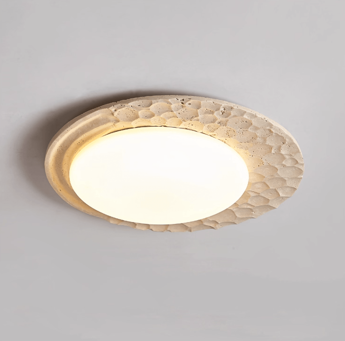 Ivsoris plafondlamp met textuur van geel travertin