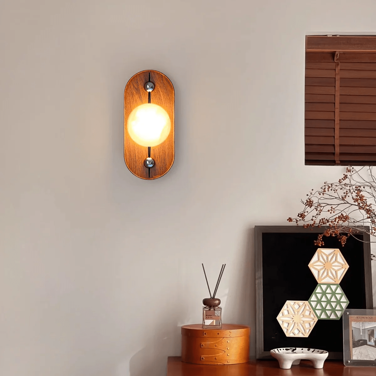 Orlin albasten wandlamp hout