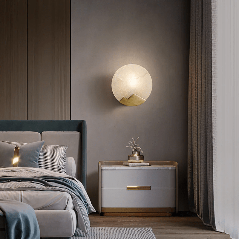 Nivisenne bergvormige wandlamp van albast