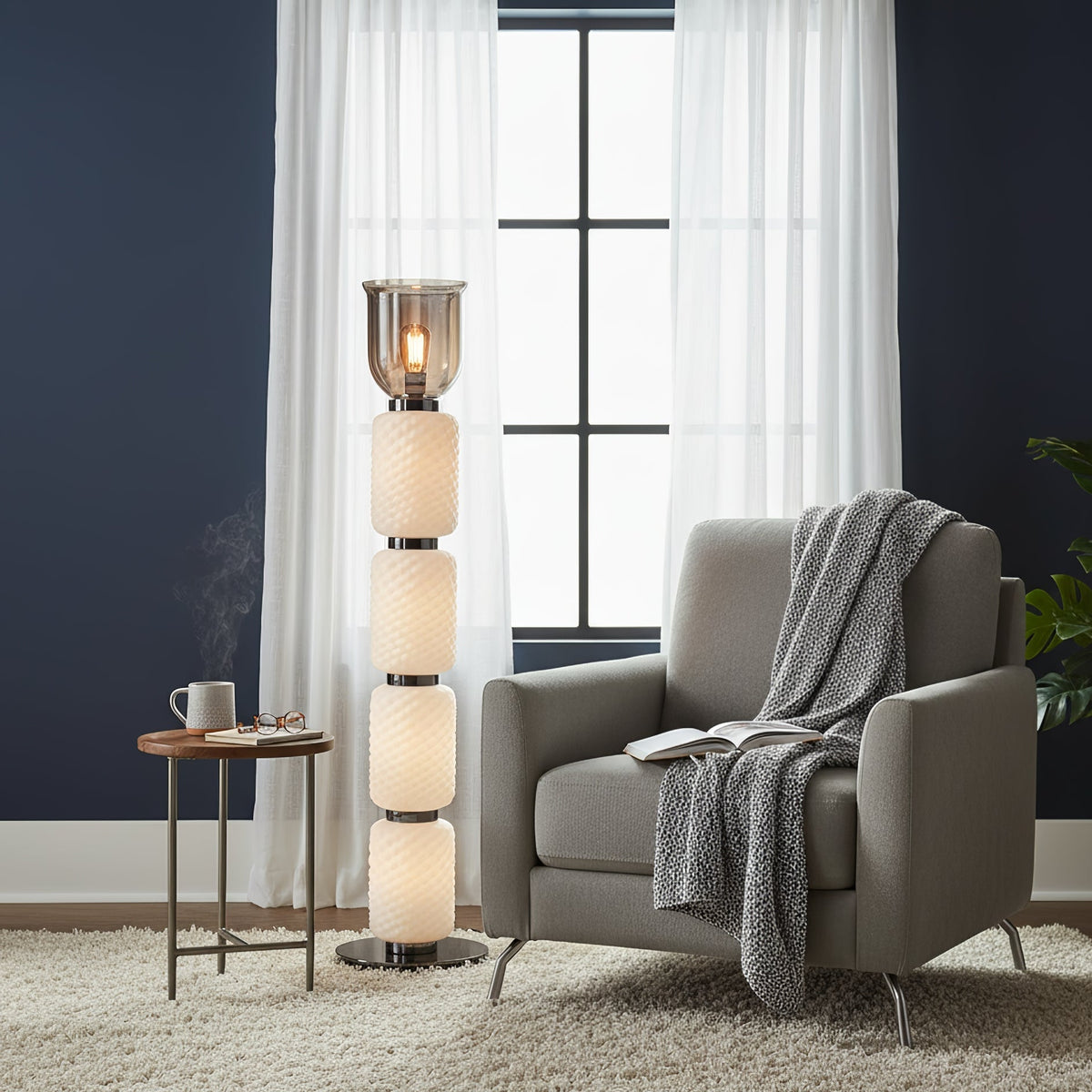 Valdorne vloerlamp met textuur en lagen van glas