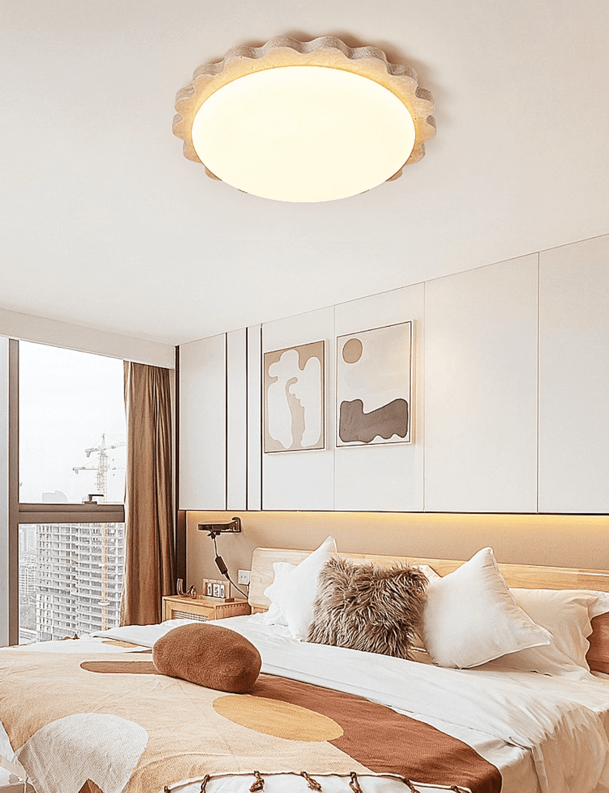 Crestwood plafondlamp in geel travertin met gebogen rand