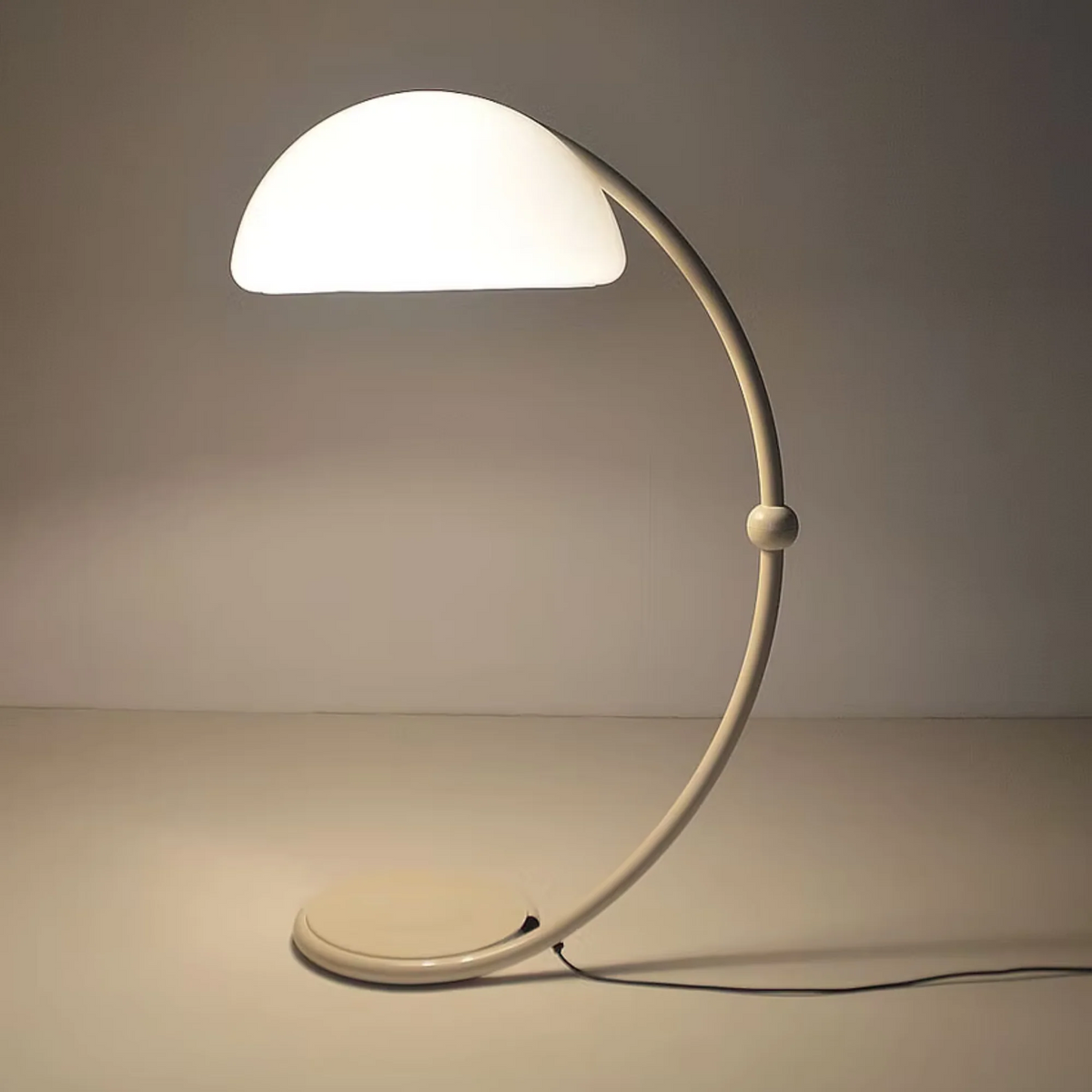 Valmere Arc koepelvormige vloerlamp