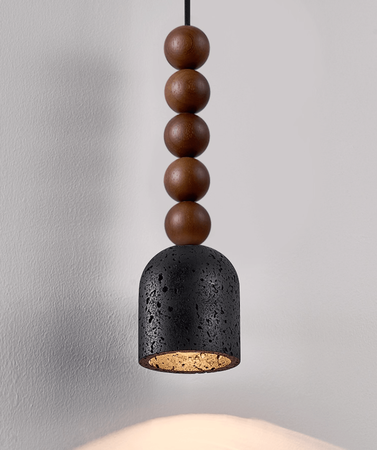 Tavirine hanglamp met houten kralen en travertin