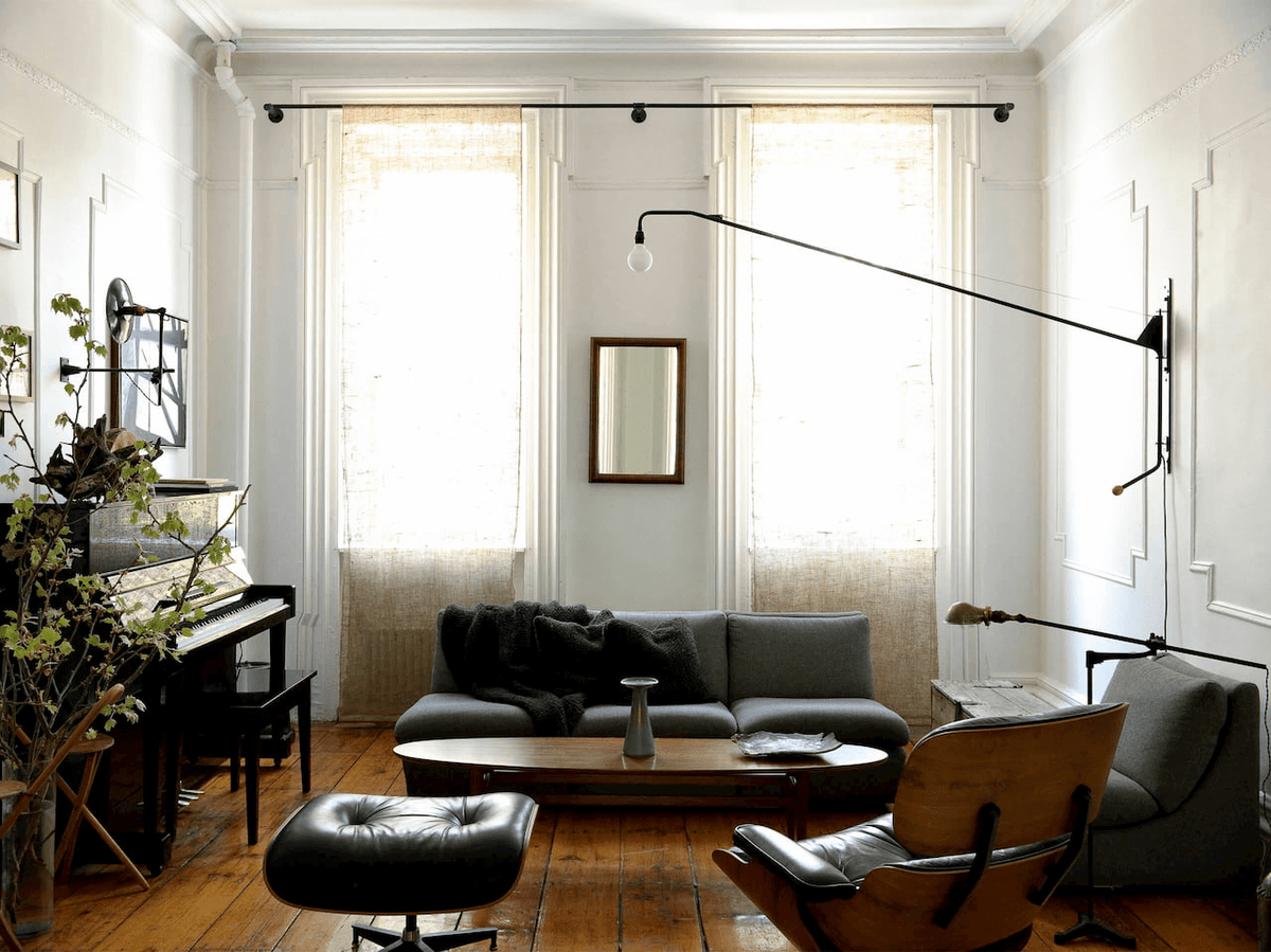 Zwarte wandlamp met lange arm