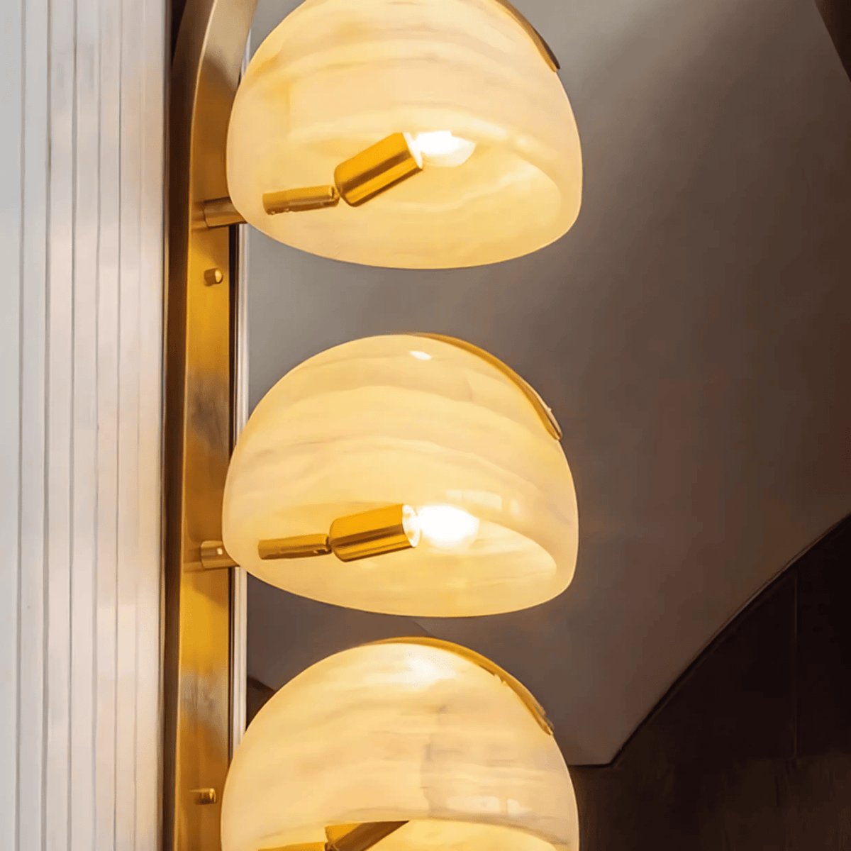 Eiririne albasten wandlamp