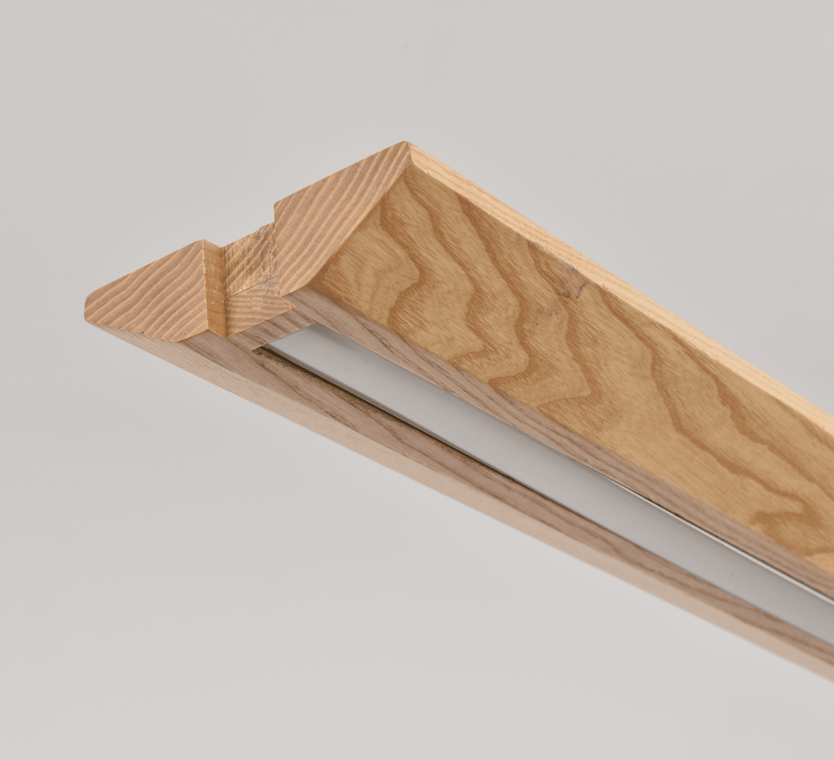 Alderine lineaire hanglamp van walnoothout