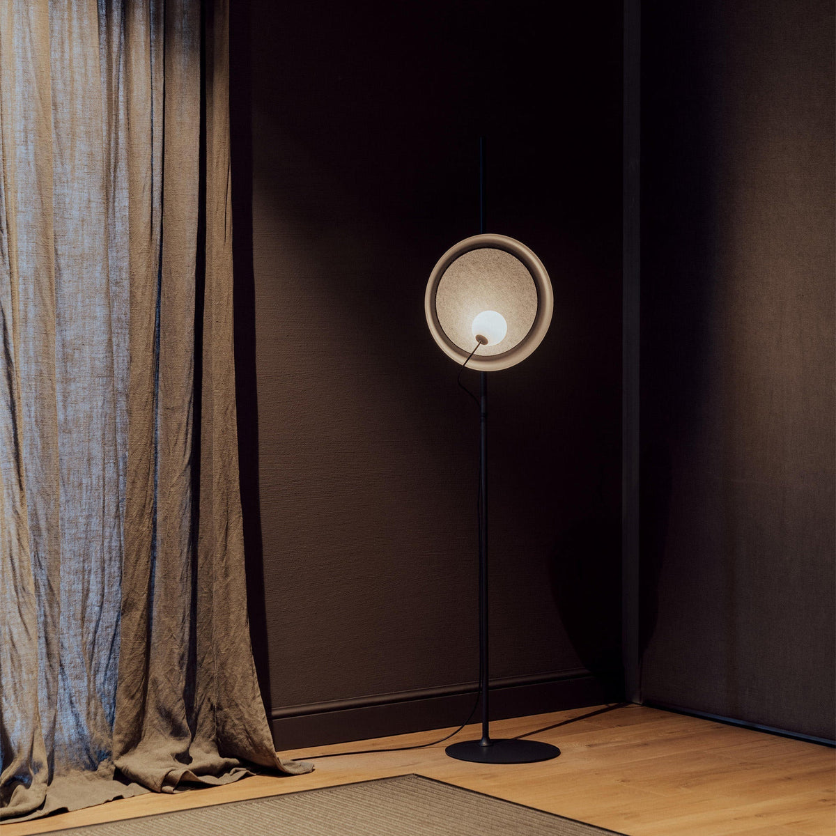 Acoustic vloerlamp