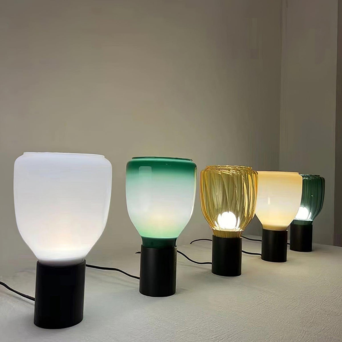 Vathayra tafellamp met groen glas