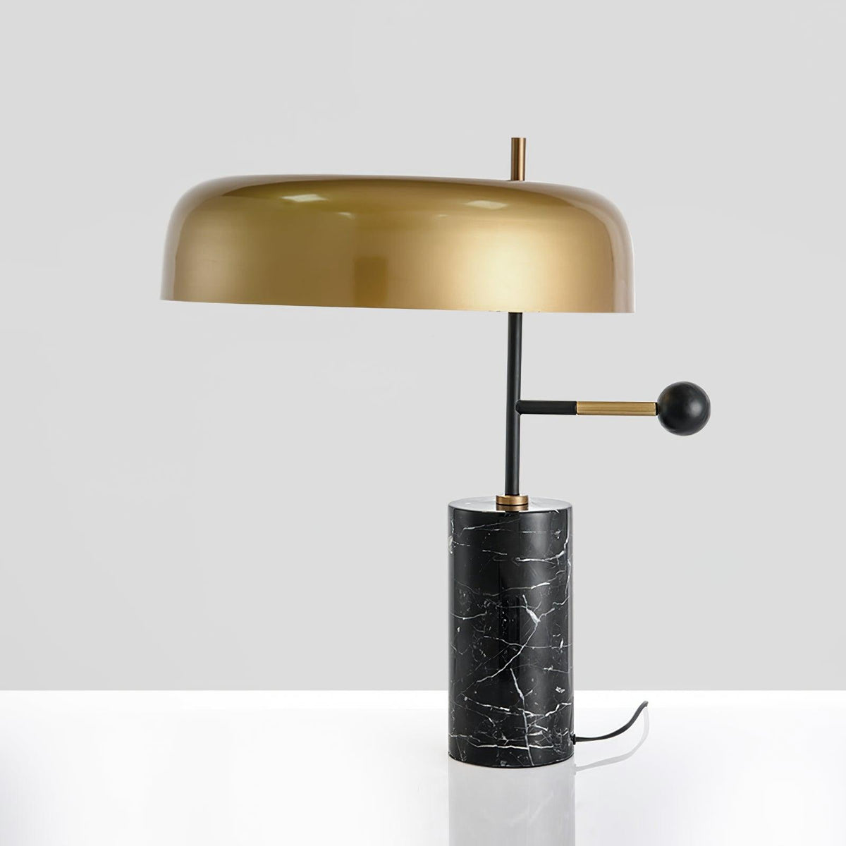 Vovena tafellamp met marmeren details