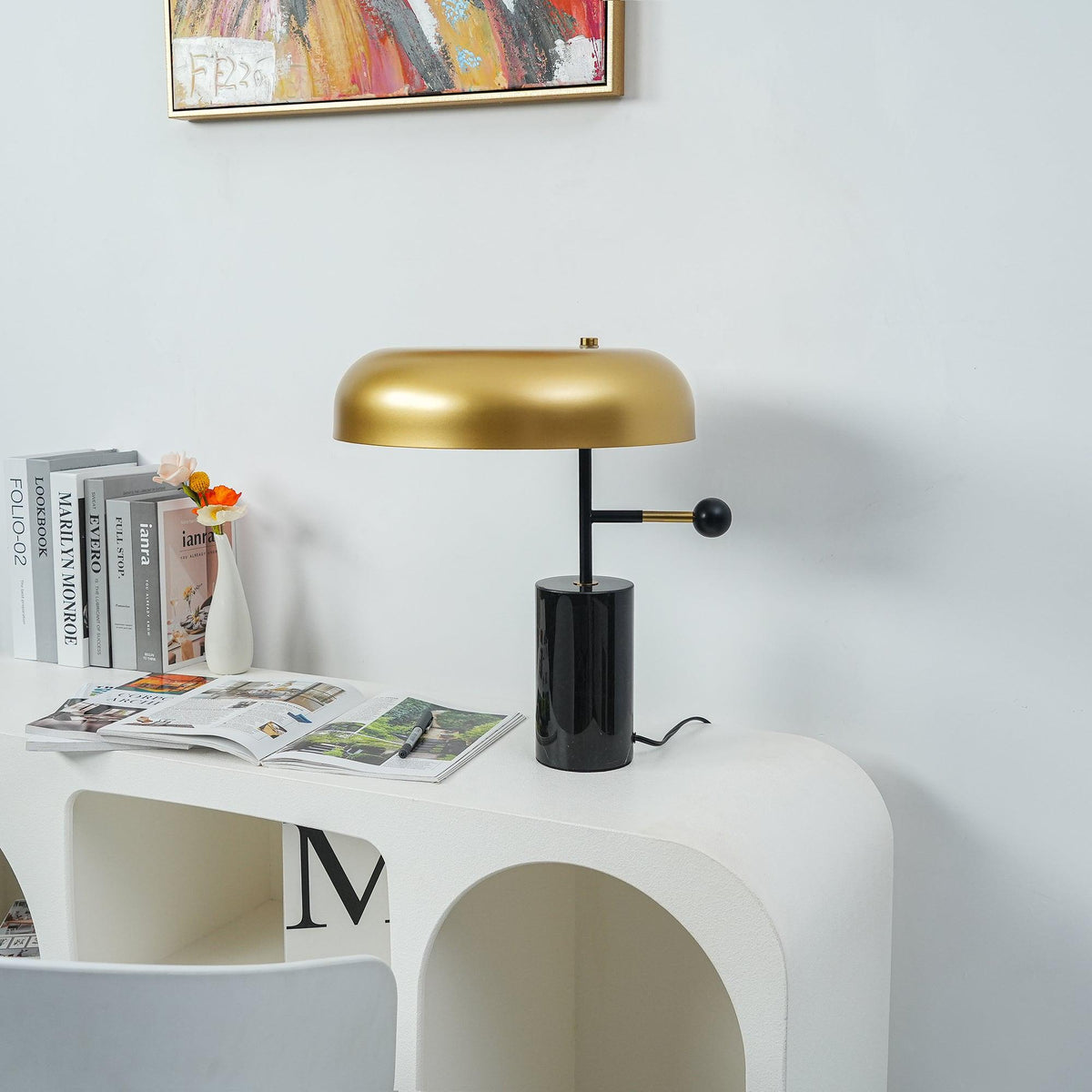 Vovena tafellamp met marmeren details