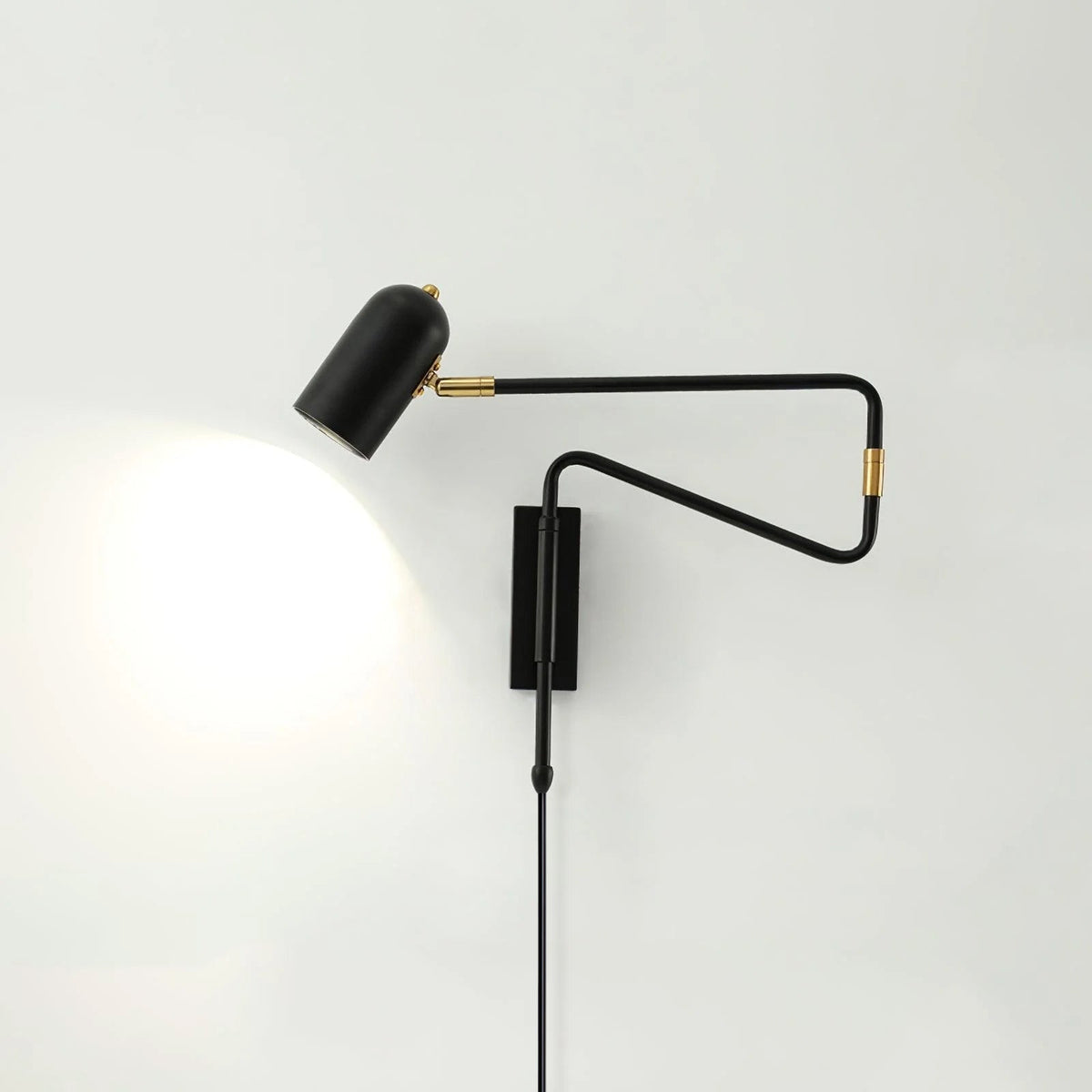 Nox verstelbare arm wandlamp met stekker