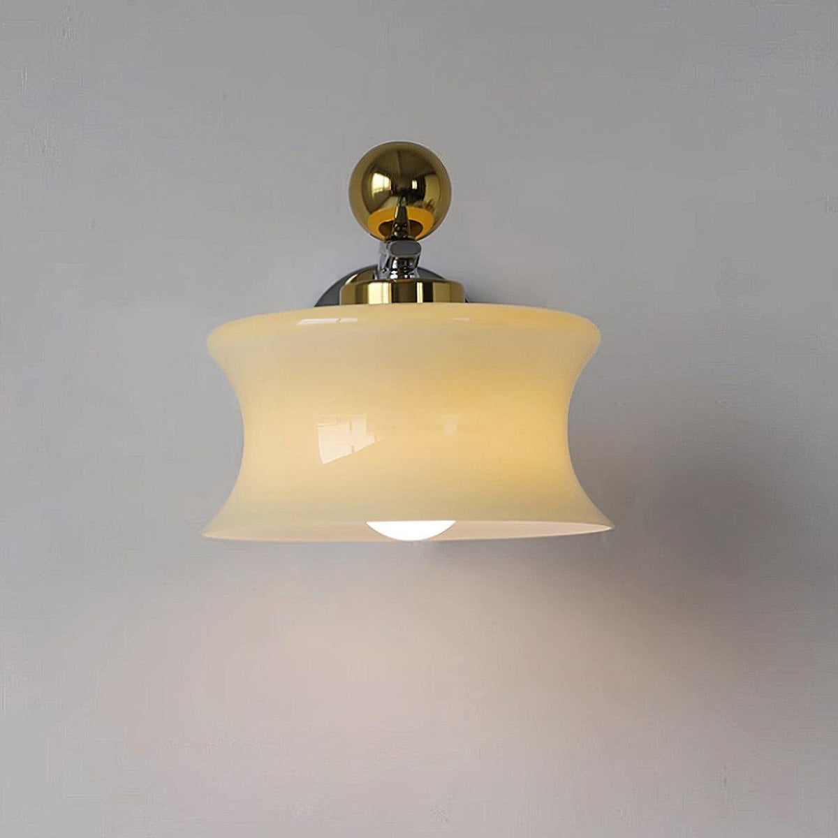 Blux Noordse kunst wandlamp met glazen kap