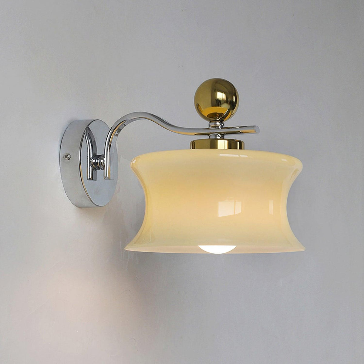 Blux Noordse kunst wandlamp met glazen kap