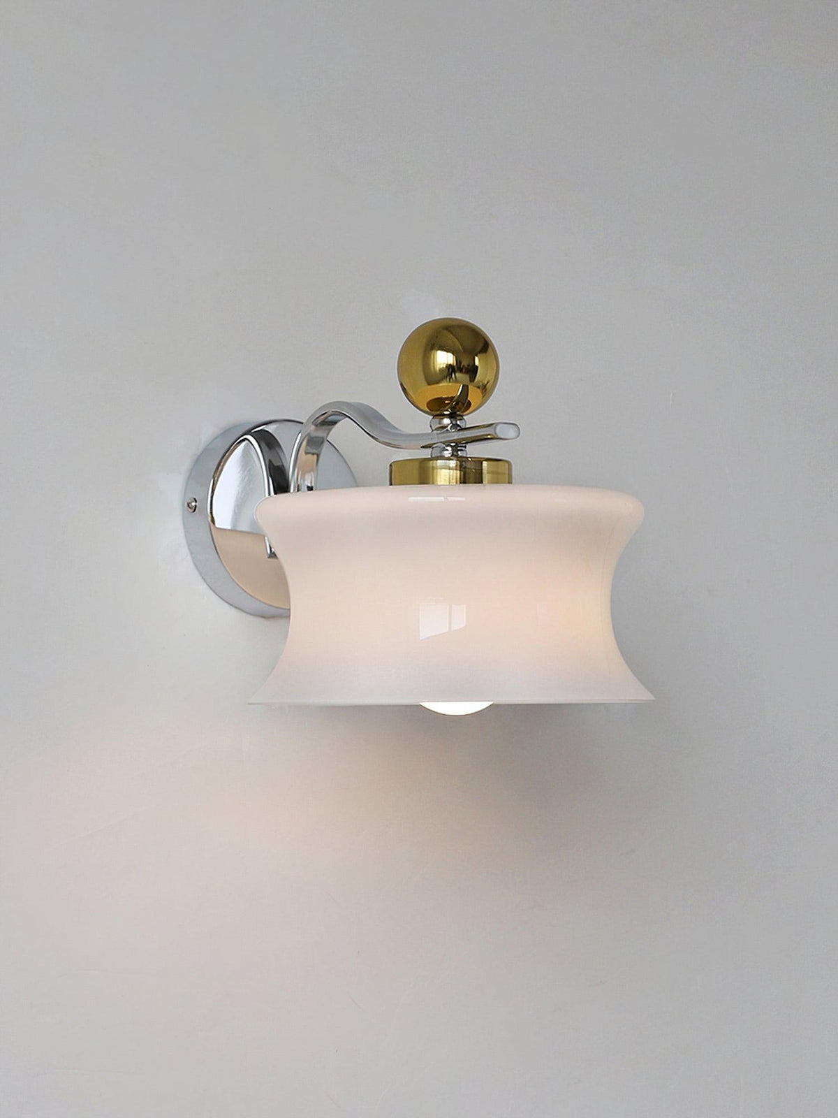 Blux Noordse kunst wandlamp met glazen kap