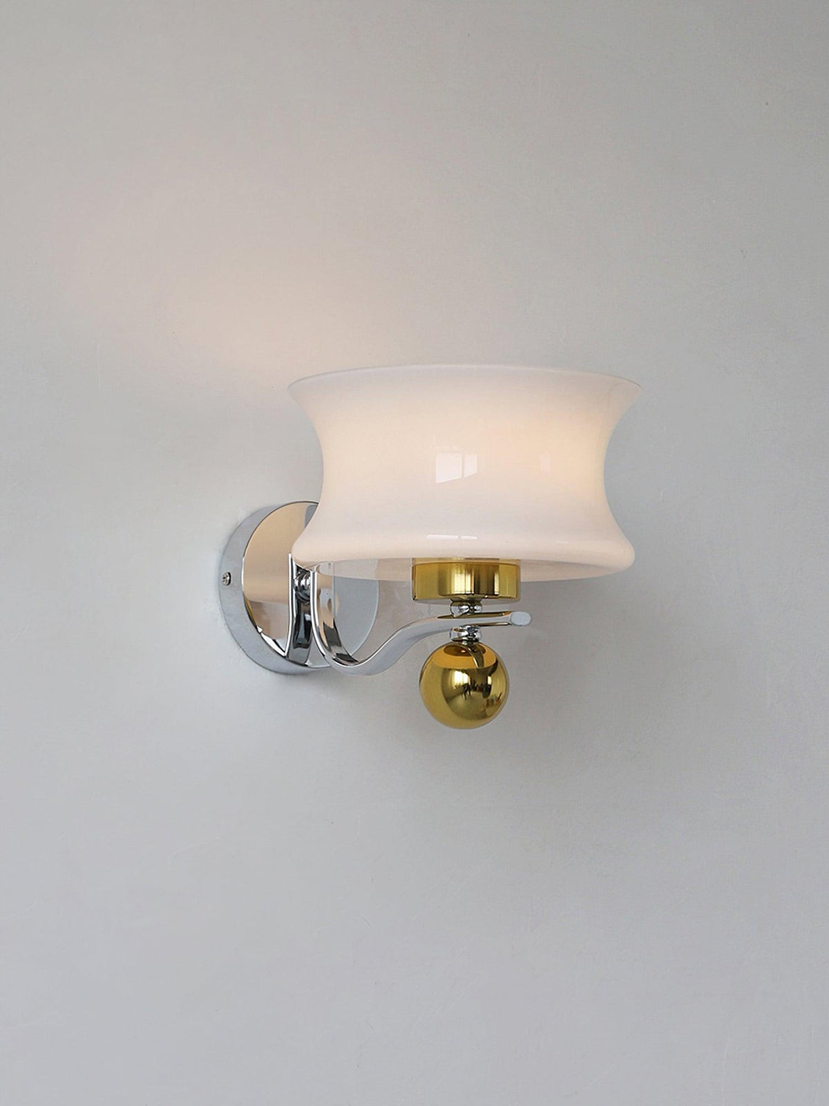 Blux Noordse kunst wandlamp met glazen kap