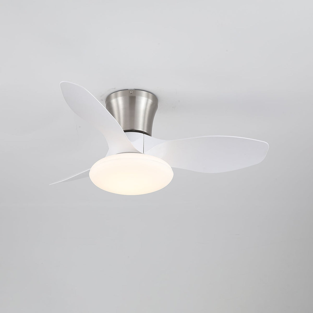 Velora Moderne plafondventilator met verlichting van walnoothout