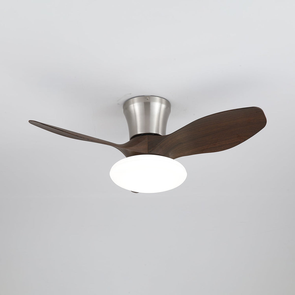 Velora Moderne plafondventilator met verlichting van walnoothout