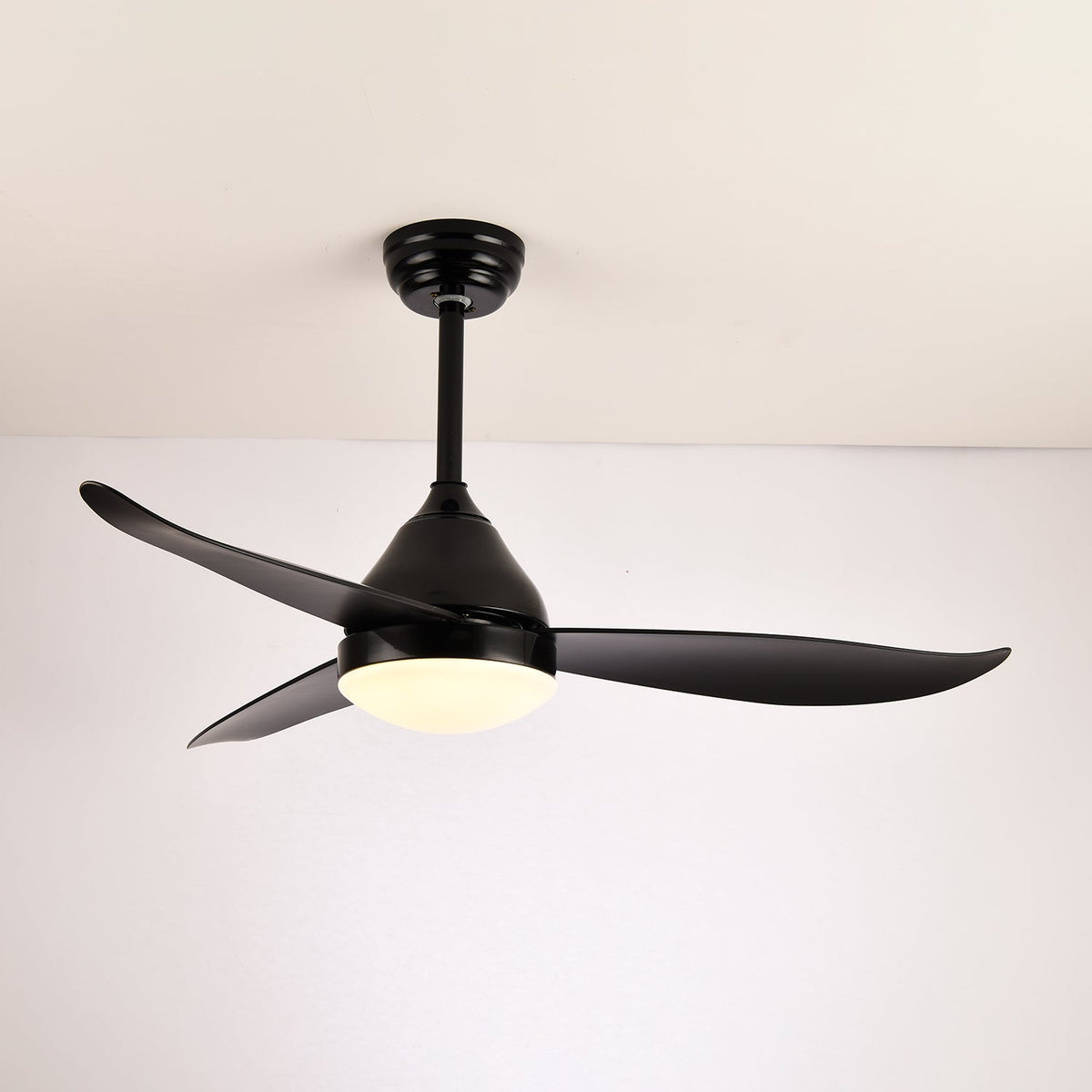 Fia Moderne plafondventilator met verlichting van hout