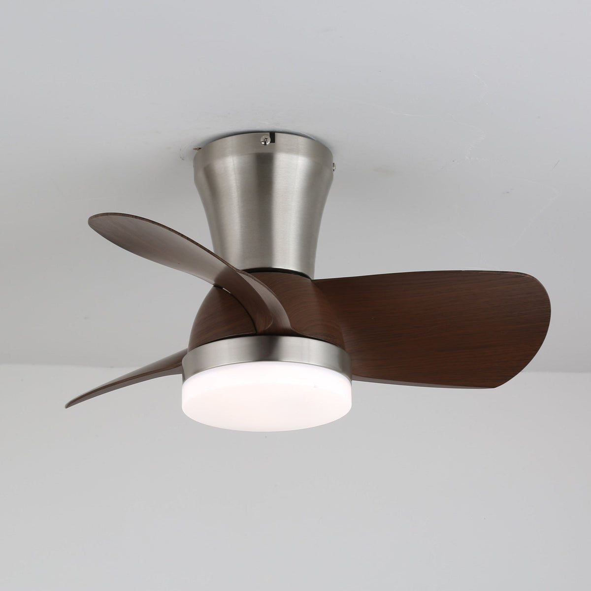 Deynor Moderne plafondventilator met verlichting van walnoothout