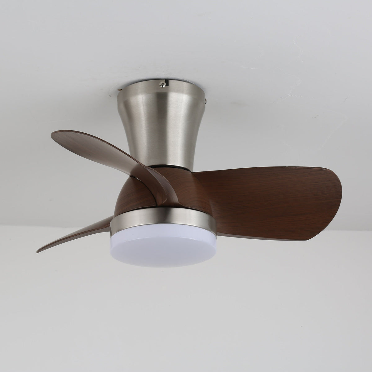 Deynor Moderne plafondventilator met verlichting van walnoothout