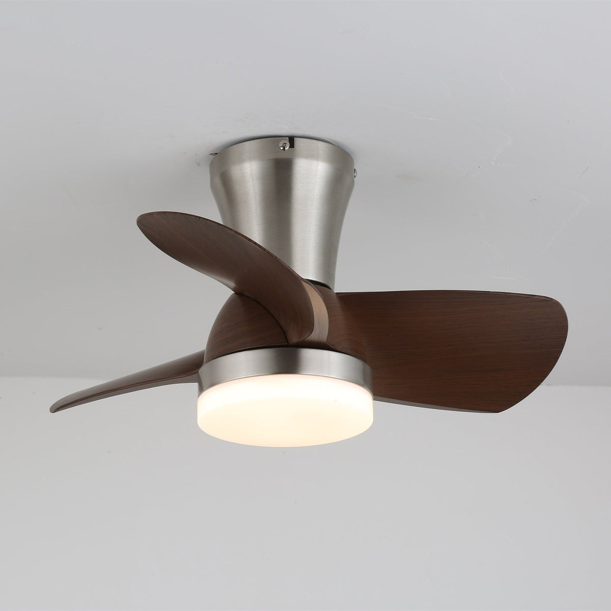 Deynor Moderne plafondventilator met verlichting van walnoothout