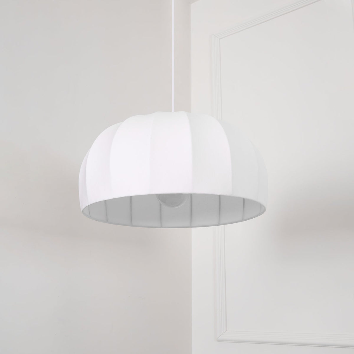 Fioeina witte hanglamp met stoffen koepel