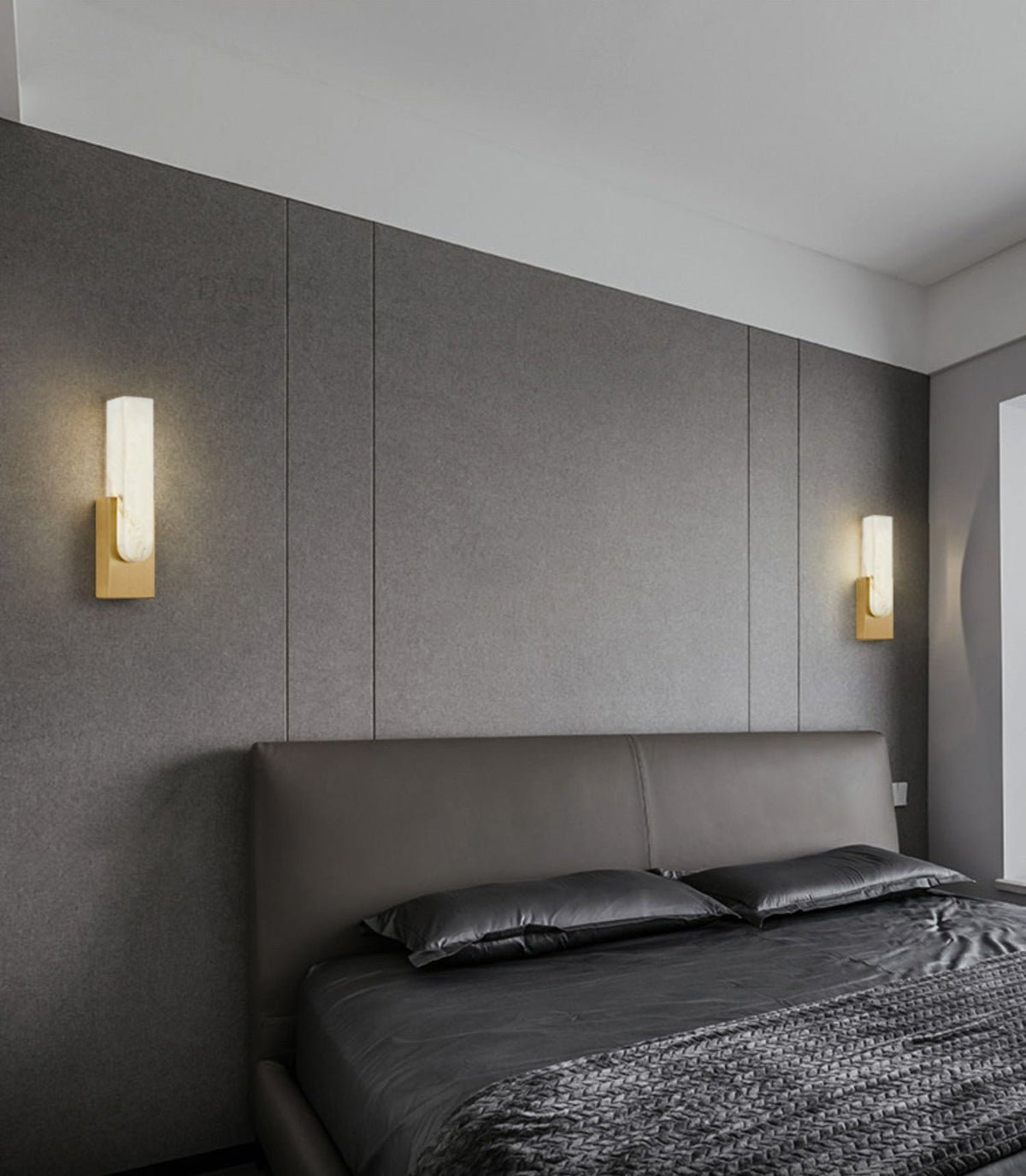 Xaldy wandlamp van albast